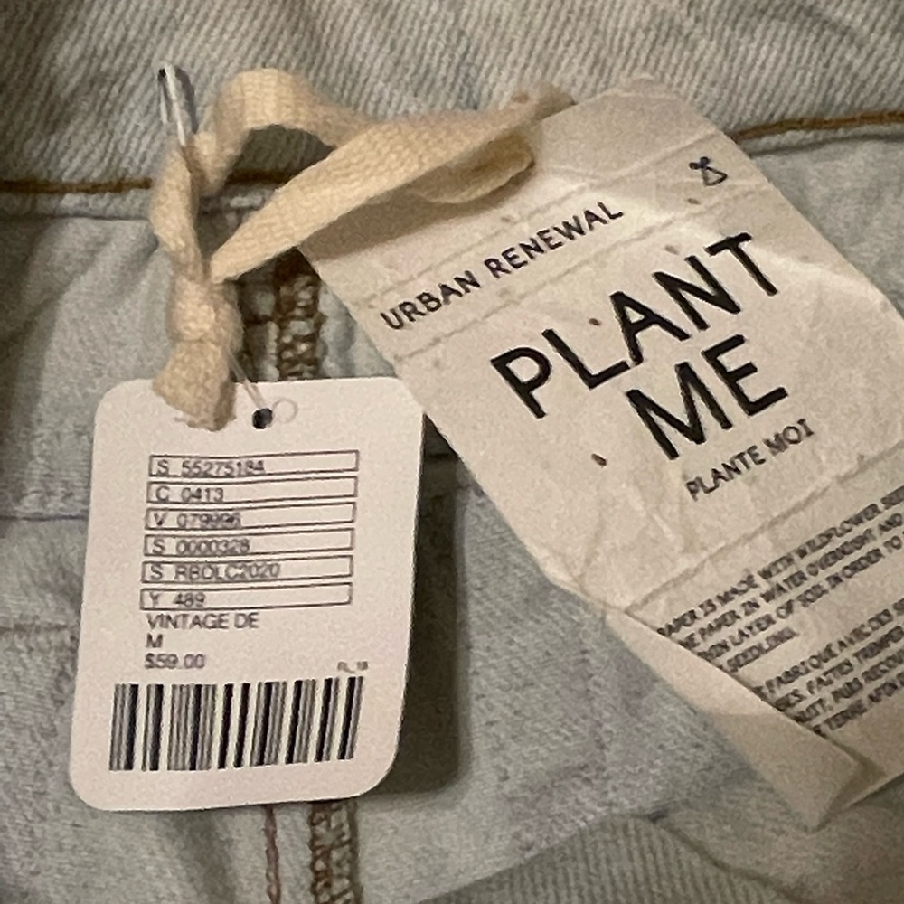 never worn LEVIS - Picture 3 of 3